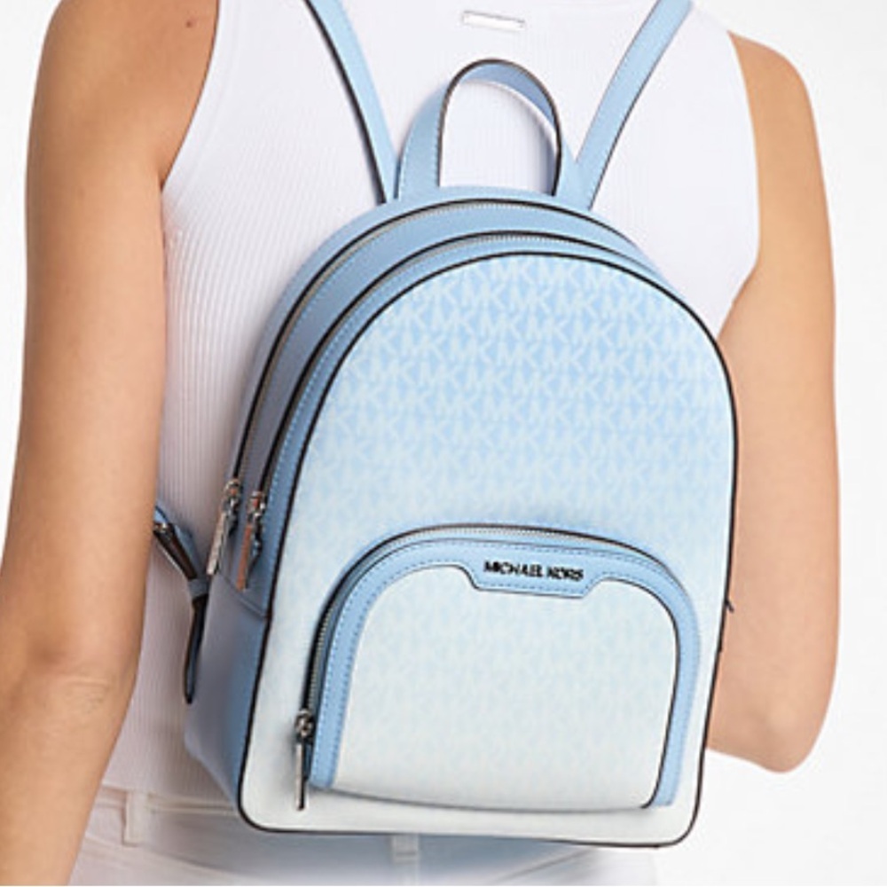 MICHAEL KORS Jaycee Medium Ombré Signature Logo Backpack
Light Sky
NWT